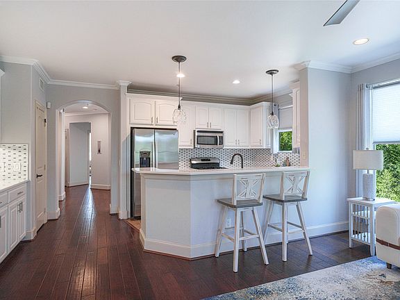 4th image of 500 Waters Edge Dr APT 221