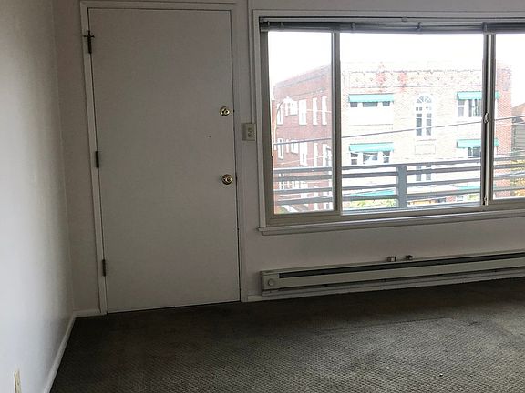 4th image of 3261 Franklin Ave E APT 3