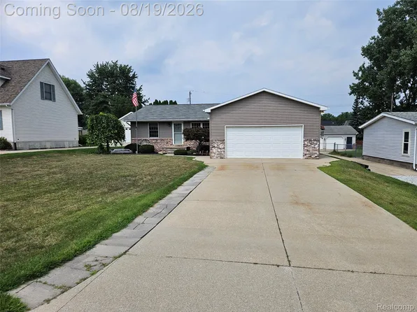 4090 Violet Ave, Saint Clair, MI 48079