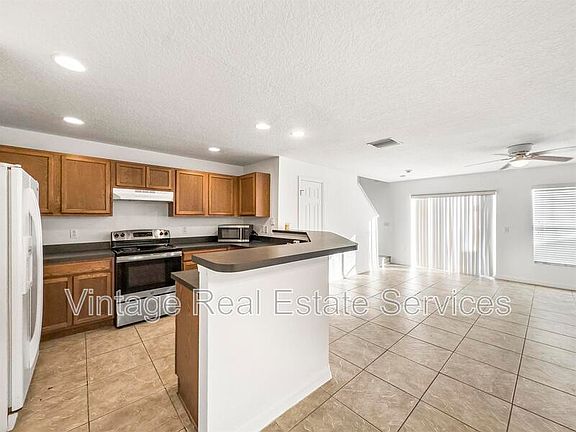 3rd image of 10825 Johanna Ave