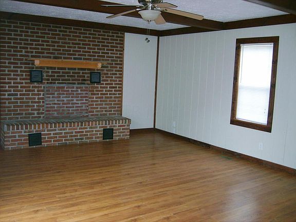 3rd image of 15603 Valleyview Dr