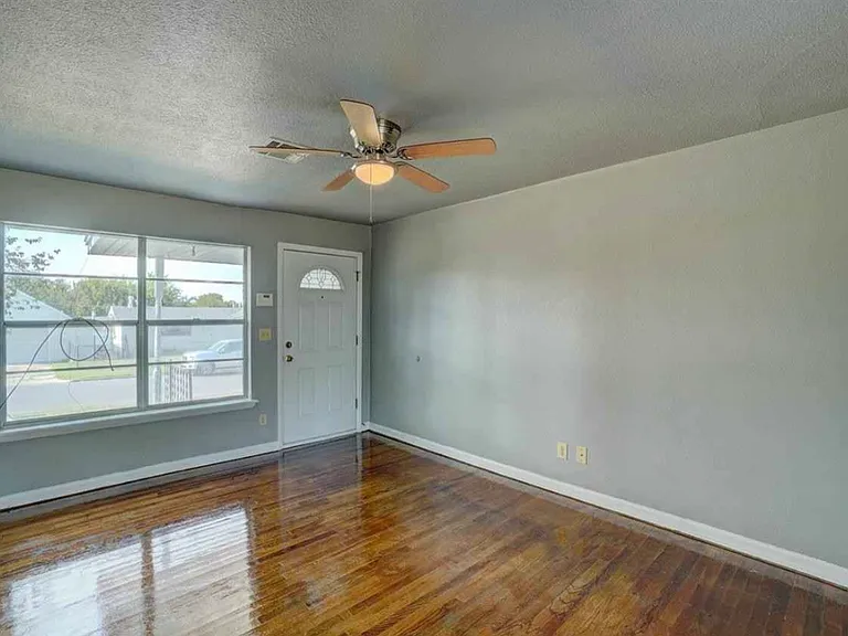 5325 NW Euclid Ave — Photo 3