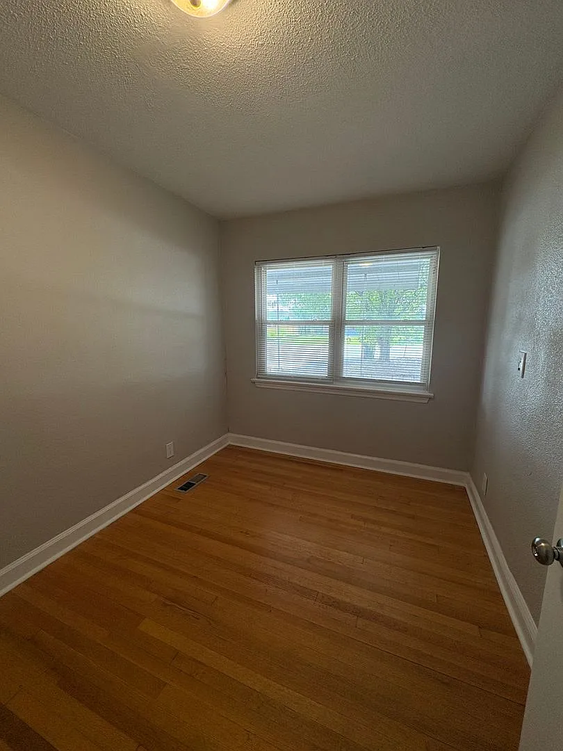 5 bedroom House — Photo 4