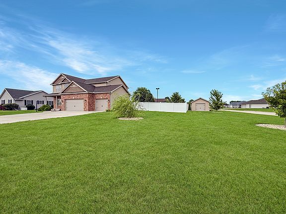 4th image of 217 N Pointe Dr