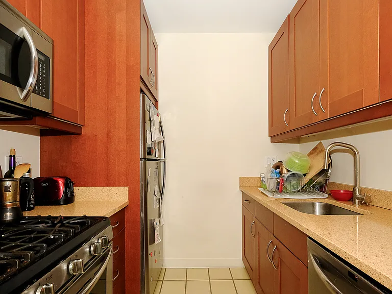 44 Butler Pl #4H — Photo 6