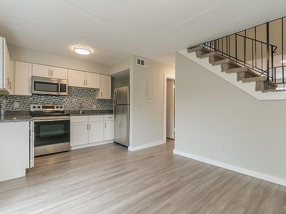 Crystal At Camp Creek Apartments College Park Ga Zillow