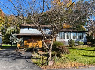 6 Pen Y Bryn Dr, Scranton, PA 18505