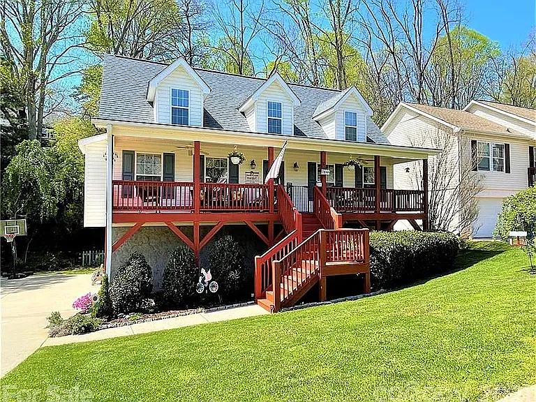 17 Grove Garden Ave — Photo 3