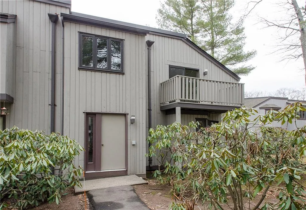 EXTERIOR ENTRANCE - 1 Talcott Ridge Rd #B4