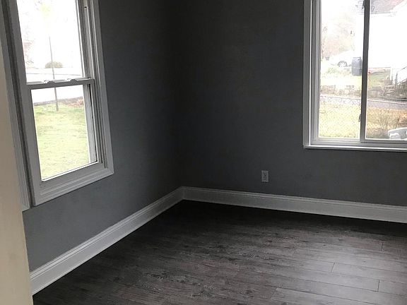 4th image of 3701 Alpine Dr