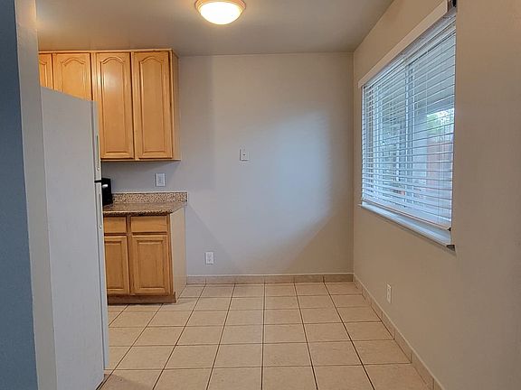 4th image of 2050 Stanton Ave #1