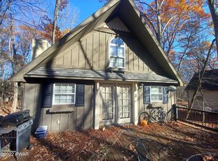 143 Sandstone Dr, Dingmans Ferry, PA 18328
