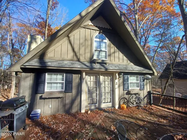 143 Sandstone Dr, Dingmans Ferry, PA 18328