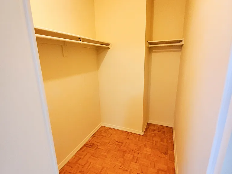 21 Mayfair Ave — Photo 29