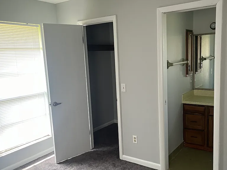 4073 Greenwillow Ln E — Photo 8