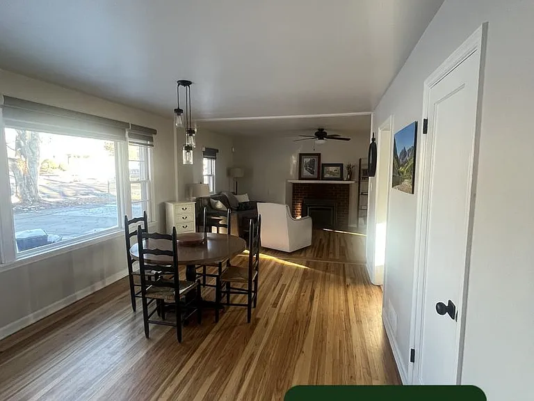 1233 E La Salle St — Photo 2