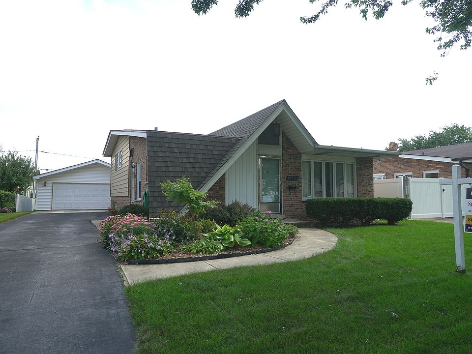 1st image of 11737 S Rosemary Ln