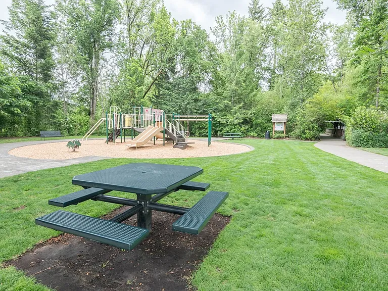 1497-1549 NE Market Dr — Photo 40