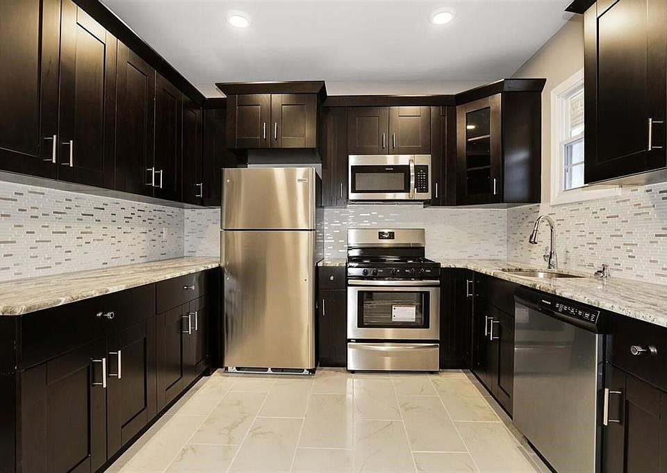 1st image of 82 Clerk St