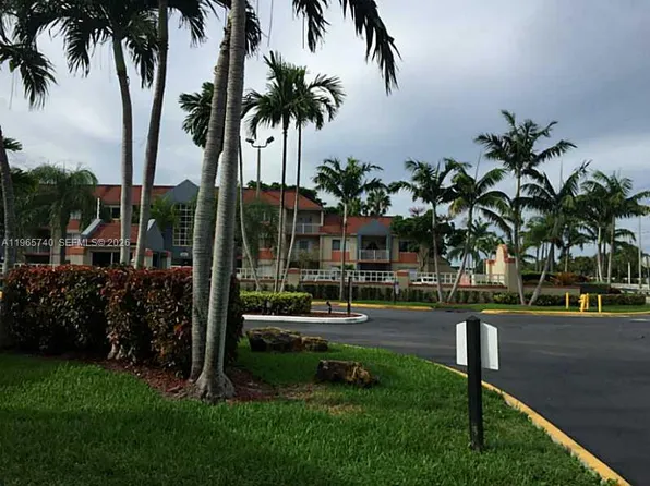 18850 NW 57th Ave APT 308, Hialeah, FL 33015