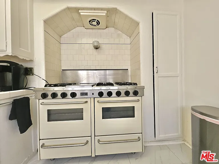 2211 W 78th Pl — Photo 12