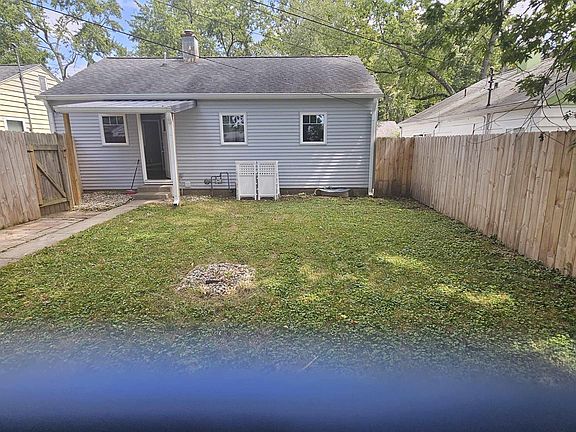 3rd image of 1419 Oak Ct