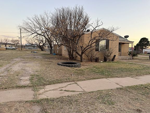 2nd image of 606 E 12th St