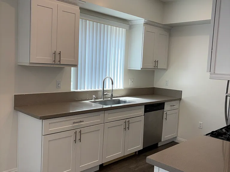 14143 Burbank Blvd #202 — Photo 5