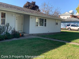 109 N Lincoln St APT 16, Athens, IL 62613