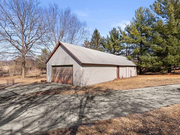 4th image of 200 E Brown St