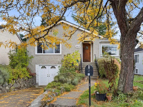 2825 Rockwell Ave, Saanich, BC V9A 2M8