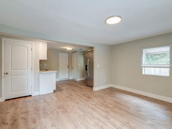 charleston-south-carolina-2079622815 picture