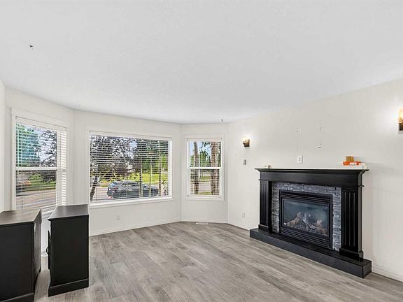 5th image of 213 W Pinnacle Dr