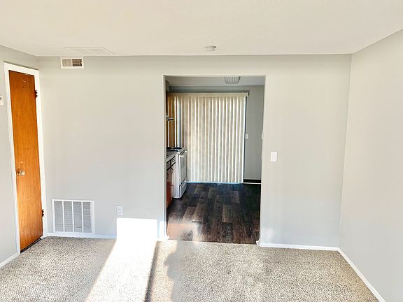 3rd image of 659-669 S Shore Ct