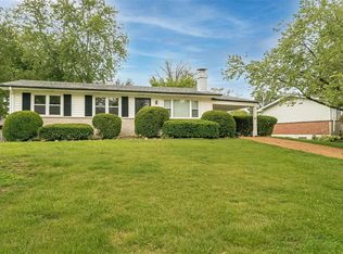 440 Terryville Dr, Saint Louis, MO 63125