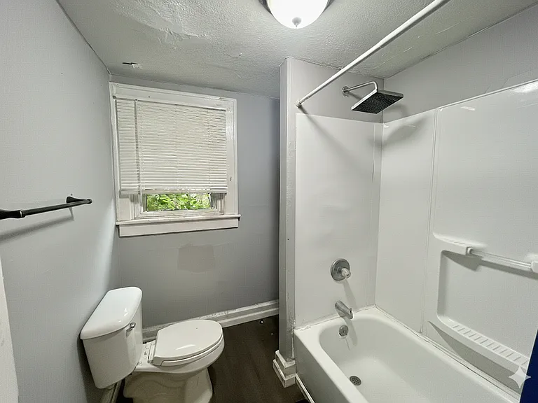 2405 E 16th St — Photo 9
