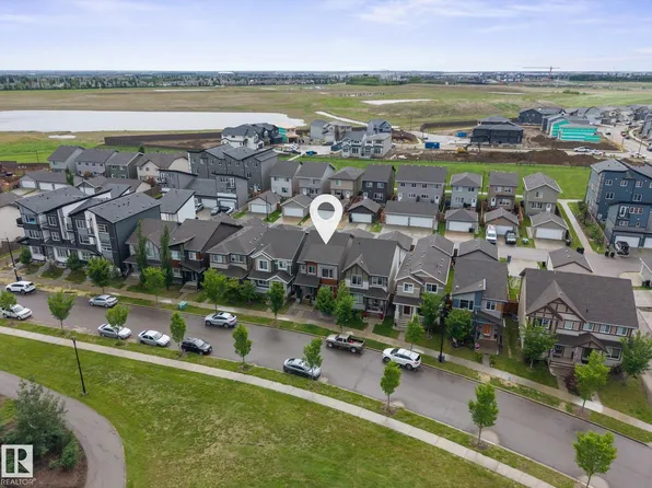 2533 Price Way SW, Edmonton, AB T6W 3V9