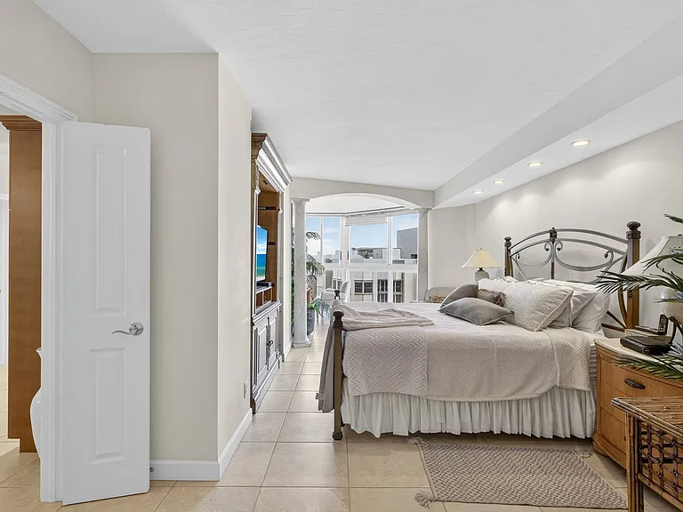 4041 Gulf Shore Blvd N #1807 — Photo 16