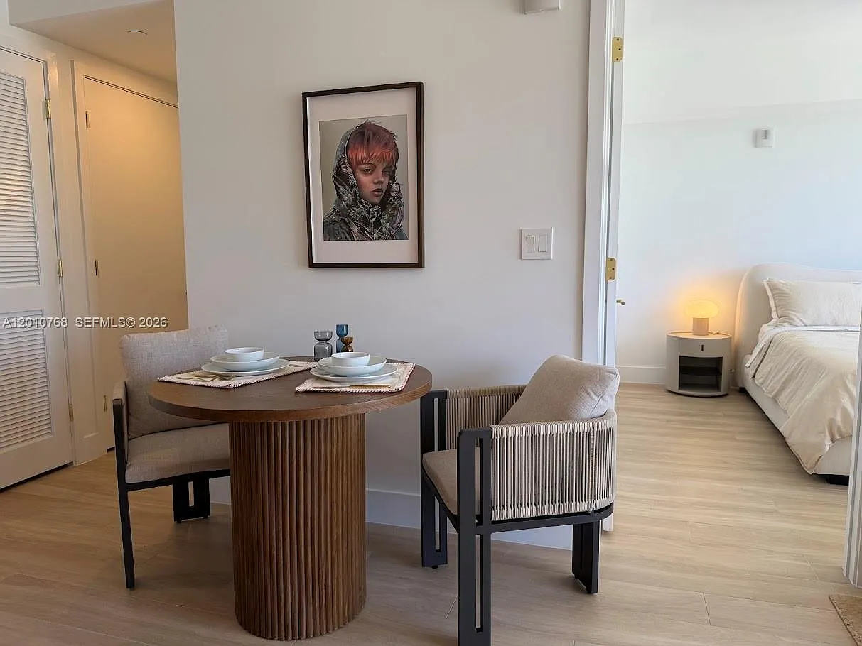 1 bed, 1.0 bath, 598 sqft, $3,950 — Photo 2