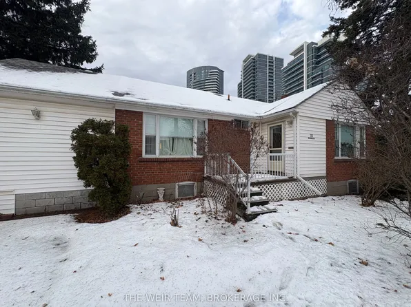 32 Meadowview Ave, Markham, ON L3T 1K5