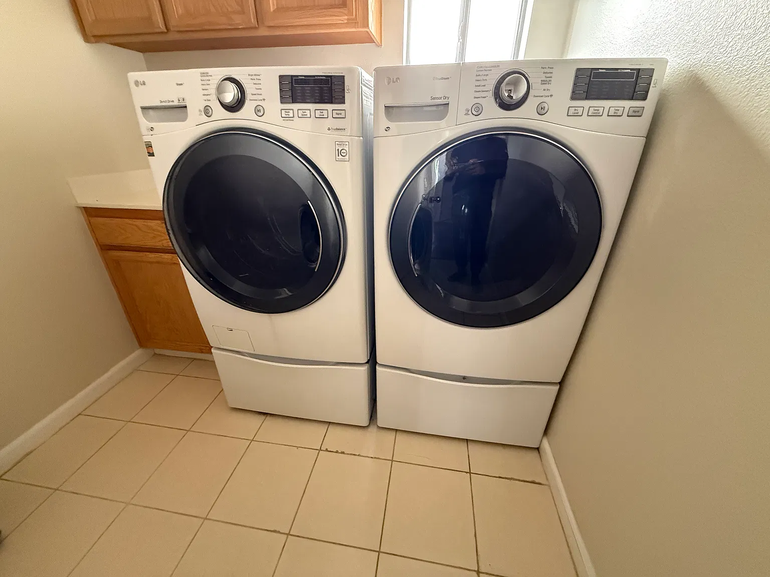 4 bed, 2.5 bath, 2226 sqft, $5,175 — Photo 4