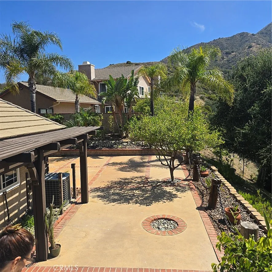 3 bed, 2400 sqft, $4,995 — Photo 3