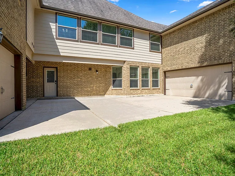 11306 Longmire Creek Ct — Photo 38