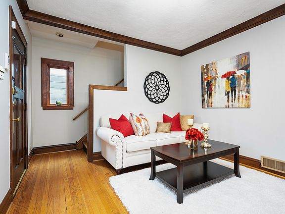 4th image of 1122 N Harvey Ave