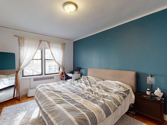 5th image of 310 E 12th St APT 3G