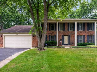 321 Ambleside Dr, Roselle, IL 60172