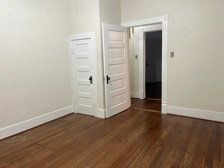 2905 E Jackson St — Photo 12