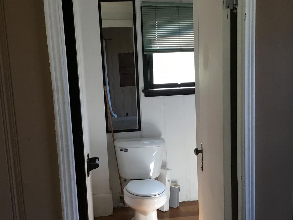 2nd image of 2033 Oak St #1