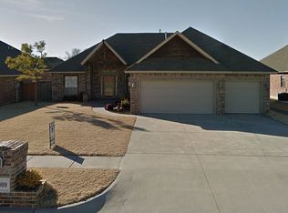 2909 Alethea Dr, Moore, OK 73160
