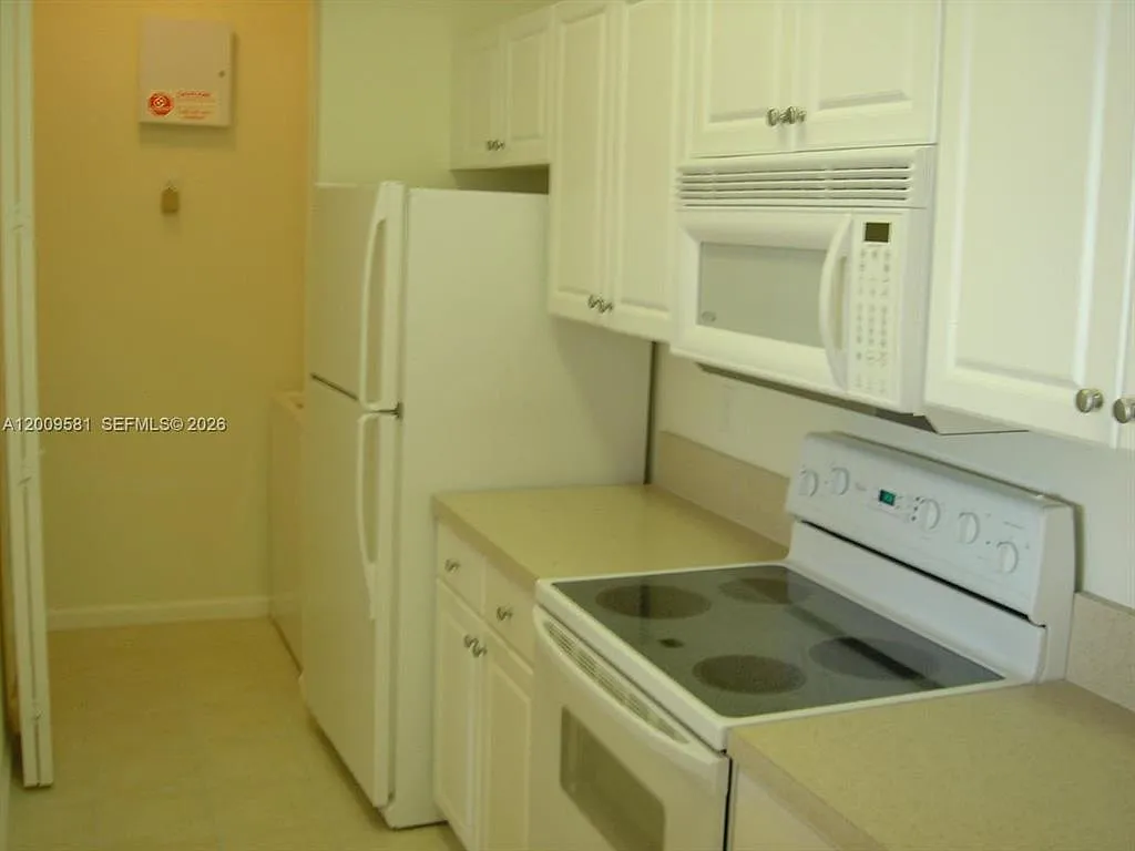 2 bed, 1170 sqft, $2,400 — Photo 3